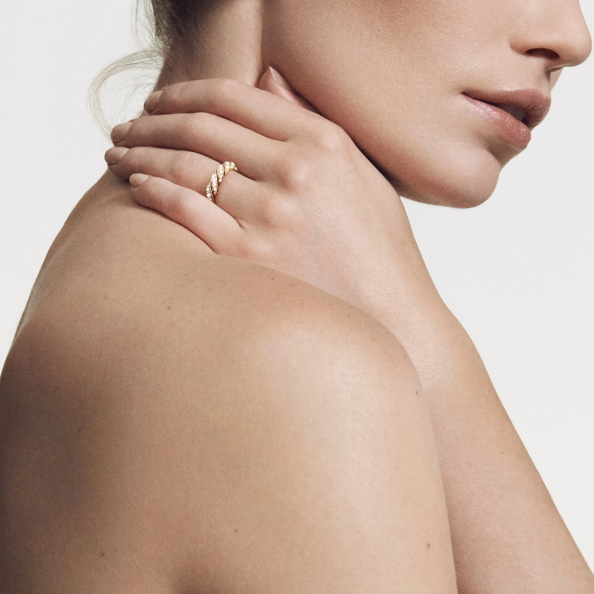 Pavéflex Band Ring in 18K Gold with Diamonds, Size 6-7