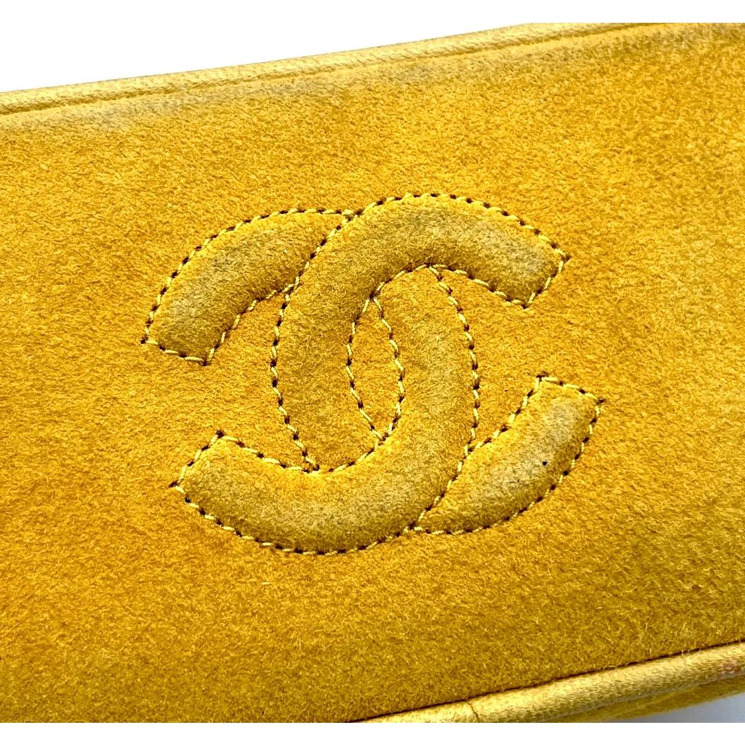 Vintage CHANEL yellow suede leather chain shoulder bag with CC tassel in lunchbox shape. 060910ac1